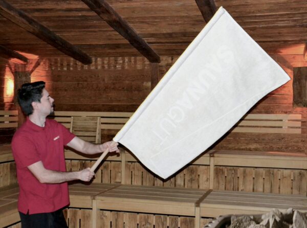 Saunagus flag fra Saunagut, elfenben